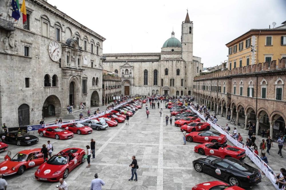 Xế đua cổ tụ hội tại Mille Miglia Xế đua cổ tụ hội tại Mille Miglia 2015