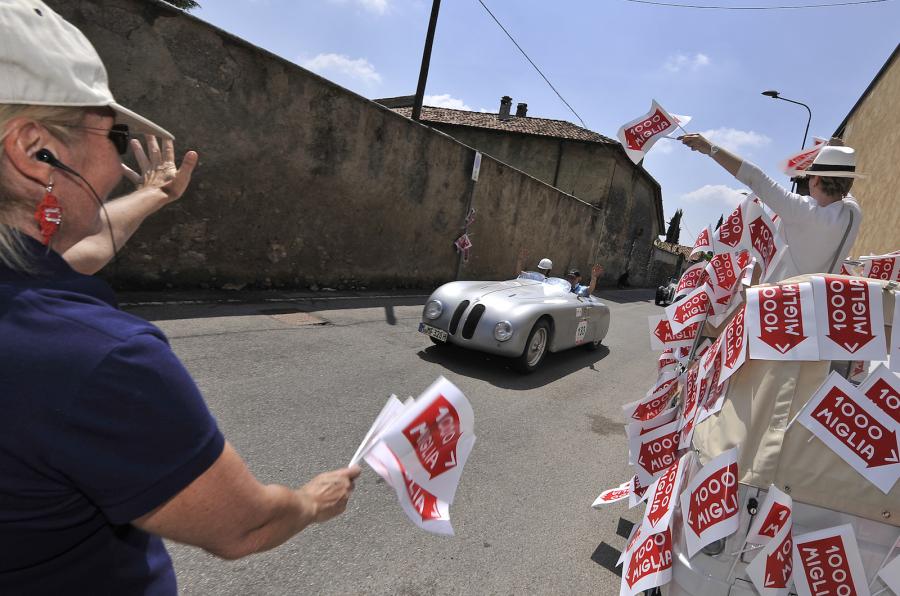 Xế đua cổ tụ hội tại Mille Miglia Xế đua cổ tụ hội tại Mille Miglia 2015