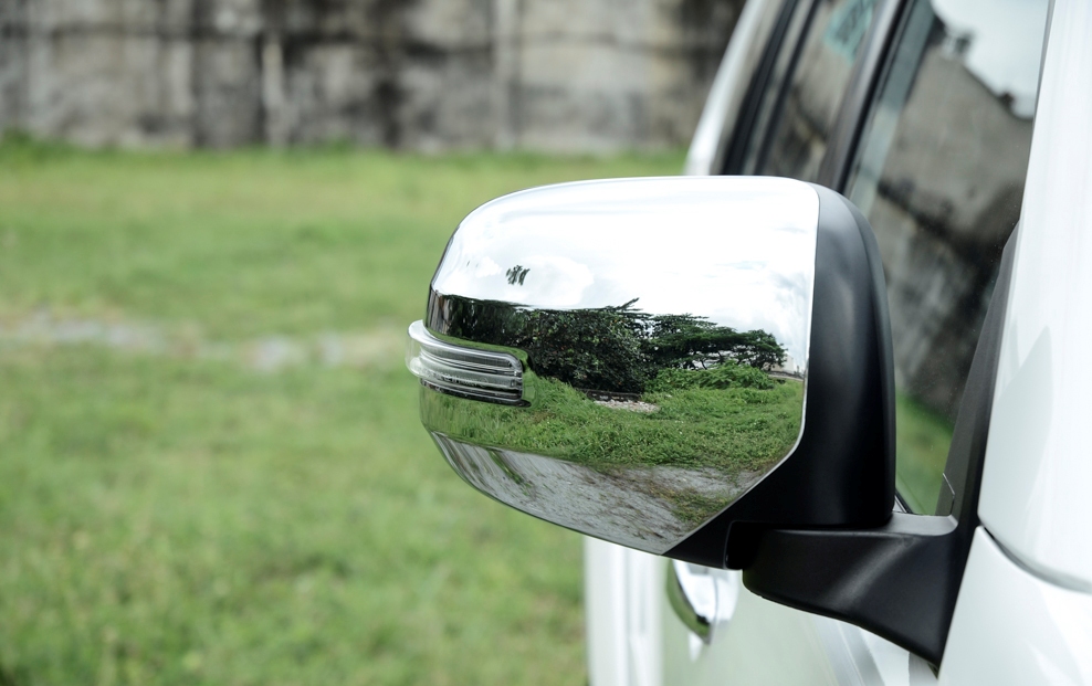Mitsubishi Pajero Sport 2014 được tích hợp hệ thống đèn báo rẽ lên gương chiếu hậu Mitsubishi Pajero Sport 2014 được tích hợp hệ thống đèn báo rẽ lên gương chiếu hậu 1