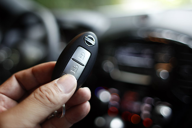Nissan Juke được hỗ trợ khá nhiều tính năng điện tử như hệ thống khởi động bằng nút bấm, gạt mưa/đèn pha tự động...