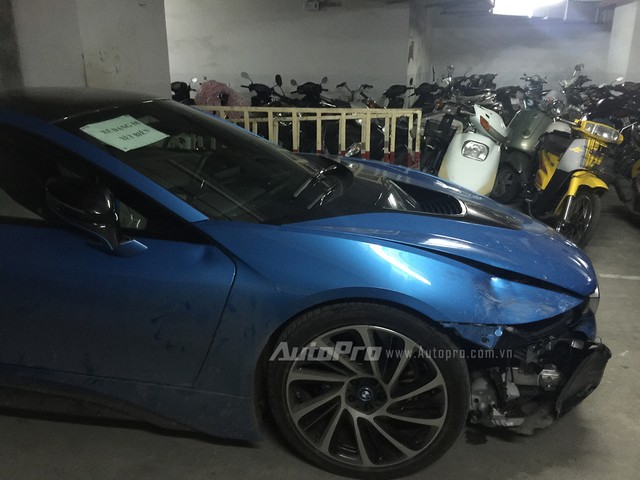 BMW i8 đầu tiên gặp nạn tại Việt Nam.