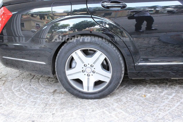 Mercedes-Benz S600 Pullman Guard được trang bị lốp run-flat.