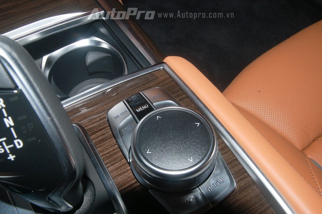 Núm điều khiển iDrive danh tiếng của BMW