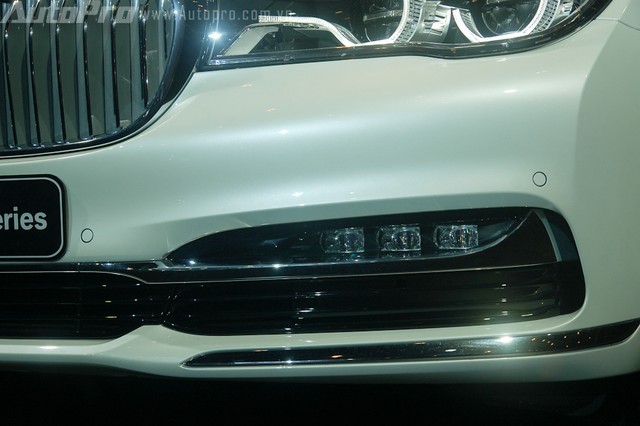 Cản trước nổi bật đèn LED 3 bóng chiếu sáng ban ngày cũng được tích hợp thêm.
