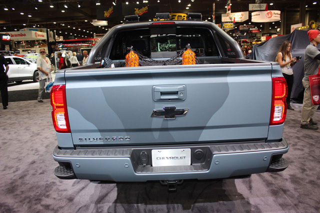 Đáng tiếc là hãng Chevrolet chưa tiết lộ thông tin về động cơ. Có thể dự đoán Chevrolet Special Operations Silverado sử dụng 1 trong 3 mẫu động cơ Ecotec sau. Thứ nhất là động cơ V6 tiêu chuẩn, dung tích 4,3 lít, sản sinh công suất tối đa 285 mã lực và mô-men xoắn cực đại 413 Nm.