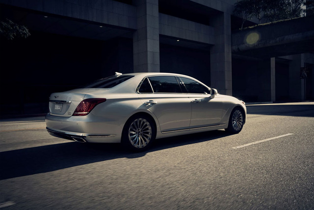 Về mặt an toàn, Genesis G90 dự kiến sẽ đạt 5 sao an toàn của Cơ quan An toàn Đường bộ Mỹ (NHTSA) và giành danh hiệu Top Safety Pick+ của Viện Bảo hiểm An toàn Đường bộ Mỹ (IIHS).
