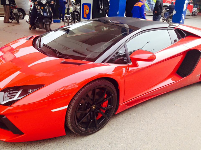 Đây là chiếc siêu xe Lamborghini Aventador mui trần đầu tiên về Việt Nam. Ảnh: Tân Nguyễn/Otofun