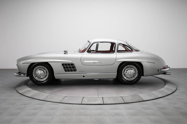 Chiếc Mercedes-Benz 300 SL tìm thấy chủ nhân mới với giá lên đến 1,9 triệu USD, tương đương 42,8 tỷ Đồng, trong bài viết này cũng không phải là ngoại lệ.