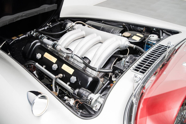 Giải thích cho giá kỷ lục của chiếc Mercedes-Benz 300 SL Gullwing đời 1954, ông Joseph Carroll, chủ tịch hãng RK Collection, cho rằng lý do nằm ở tình trạng nguyên bản và các bộ phận cơ khí “không tỳ vết” trên xe. Ông cũng đánh giá đây là giao dịch có giá trị cao nhất trong 3 năm trở đây cho một chiếc Mercedes-Benz 300 SL Gulwing đời 1954. Chiếc xe này đã xác lập một mức giá kỷ lục mới cho thị trường xe hơi sưu tầm.