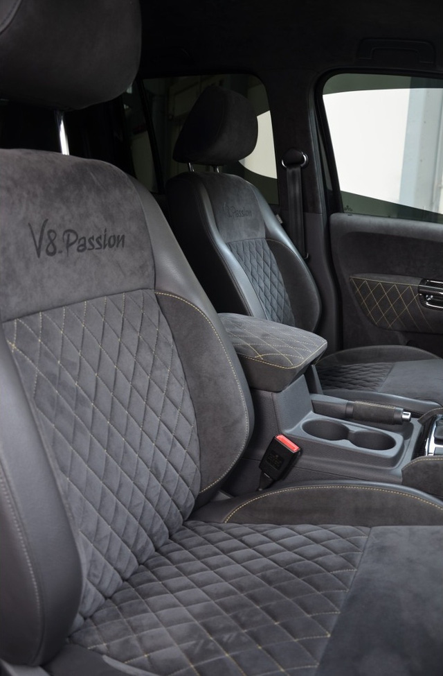 Volkswagen Amarok V8 Passion Desert Edition rõ ràng là độc đáo và ấn tượng hơn phiên bản tiêu chuẩn. Tuy nhiên, hãng MTM có vẻ kỳ vọng hơi quá khi đưa ra giá bán lên đến 199.143 Euro, tương đương 217.514 USD cho Volkswagen Amarok V8 Passion Desert Edition.