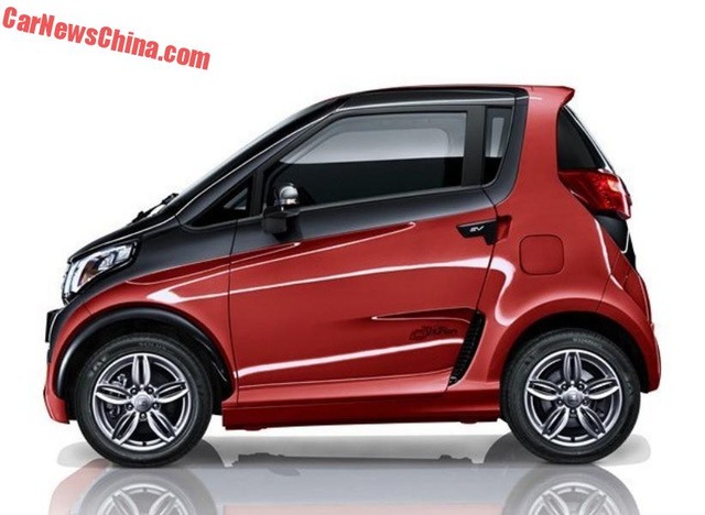 Ở bên ngoài, Zotye E200 EV gây ấn tượng với hai màu sơn đỏ-đen. Trong đó, phần thân bên dưới được sơn màu đen và đi kèm bộ vành hợp kim 5 chấu thể thao.