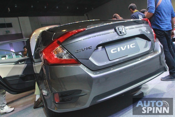 Những tình năng an toàn tiêu chuẩn của Honda Civic thế hệ mới tại Thái Lan là 2 túi khí, hệ thống chống bó cứng phanh ABS, phân bổ lực phanh điện tử, trợ lực phanh, cân bằng điện tử và hỗ trợ khởi hành ngang dốc. Chỉ có bản Turbo RS đi kèm túi khí bên và túi khí rèm, tổng cộng là 6 túi khí, tính năng nhắc cài dây an toàn cùng hệ thống giám sát làn đường.
