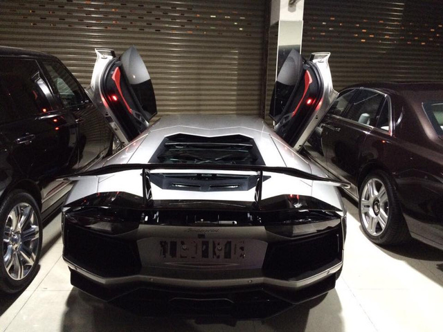Hiện chưa rõ mức giá bán chiếc Lamborghini Aventador LP700-4 độ body kit tại thị trường Việt Nam, trong khi bản tiêu chuẩn có giá bán chính hãng 22,5 tỷ Đồng. Giới thạo tin cho hay, chiếc Aventador thứ 8 sẽ nhanh chòng được thông quan và sở hữu ngoại thất màu xanh Lemans nổi bật.