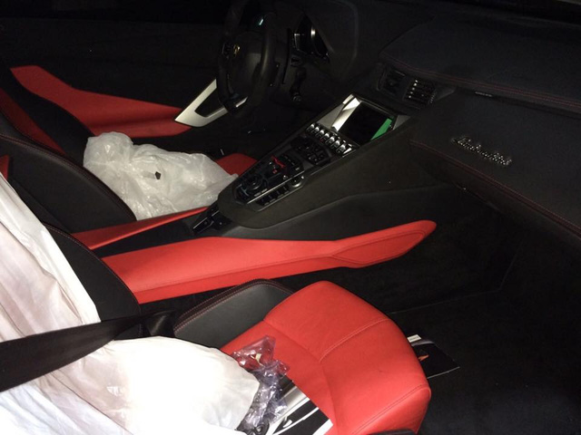 Hiện chưa rõ chiếc Aventador thứ 7 tại Việt Nam chỉ được trang bị bộ body kit độ của DMC và động cơ có được tăng công suất lên mức 900 mã lực hay không. Tuy nhiên, sự xuất hiện của một chiếc Aventador bản độ tại thị trường Việt Nam thu hút khá nhiều sự chú ý.