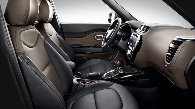 Theo dự đoán, Kia Soul 2017 sẽ sử dụng động cơ 4 xy-lanh, tăng áp, dung tích 1,6 lít lấy từ người anh em Forte5. Động cơ này tạo ra công suất tối đa 201 mã lực và mô-men xoắn cực đại 264 Nm.