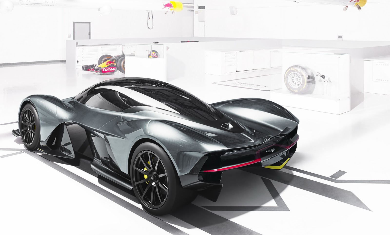 Aston Martin AM-RB 001-2.jpg