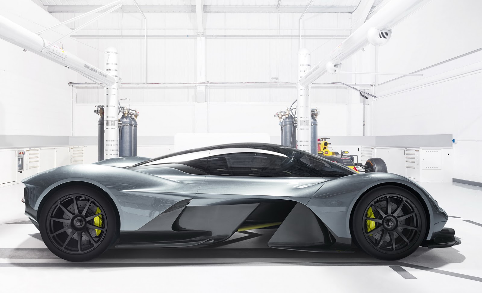Aston Martin AM-RB 001-3.jpg