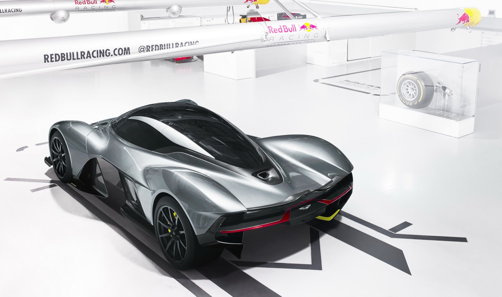 Aston Martin AM-RB 001-4.jpg