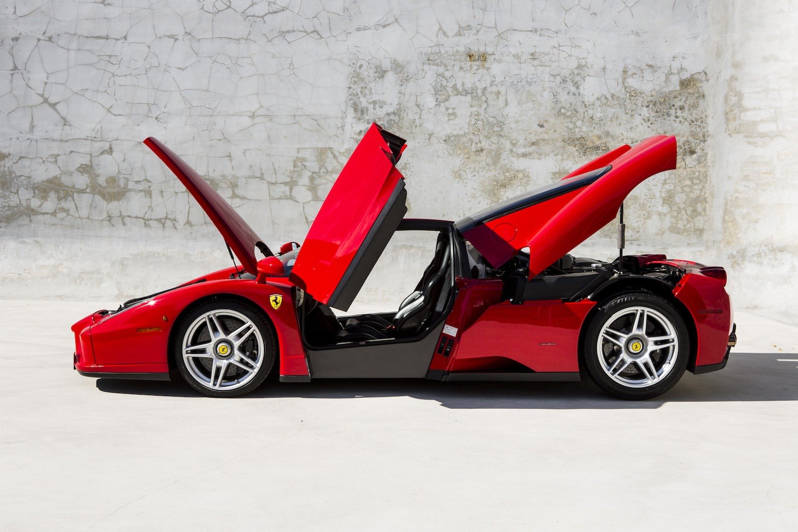 ferrari-enzo.jpg Đang tải ferrari-enzo.jpg…