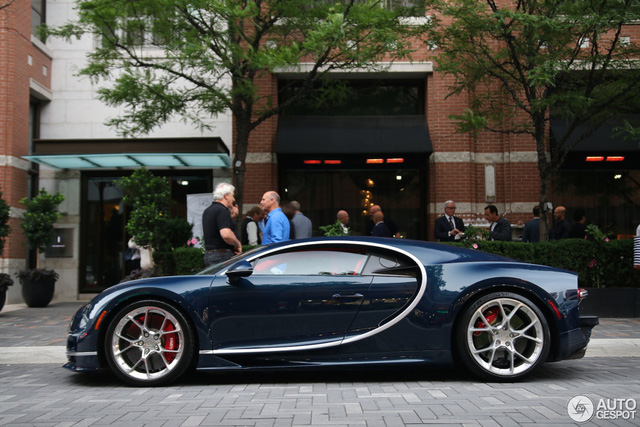 Siêu phẩm Bugatti Chiron đầu tiên cập bến Canada - Ảnh 7. Siêu phẩm Bugatti Chiron đầu tiên cập bến Canada - Ảnh 7.