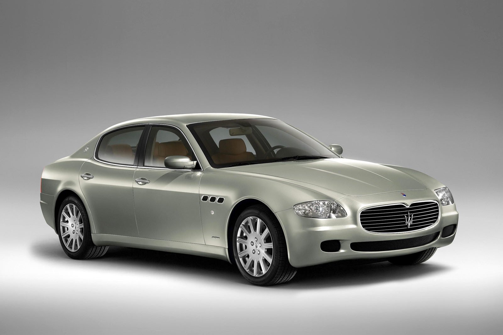 2003_Maserati_Quattroporte.jpg Đang tải 2003_Maserati_Quattroporte.jpg…