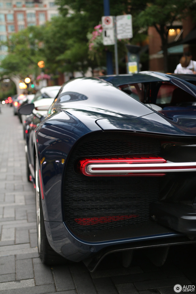 Siêu phẩm Bugatti Chiron đầu tiên cập bến Canada - Ảnh 10. Siêu phẩm Bugatti Chiron đầu tiên cập bến Canada - Ảnh 10.
