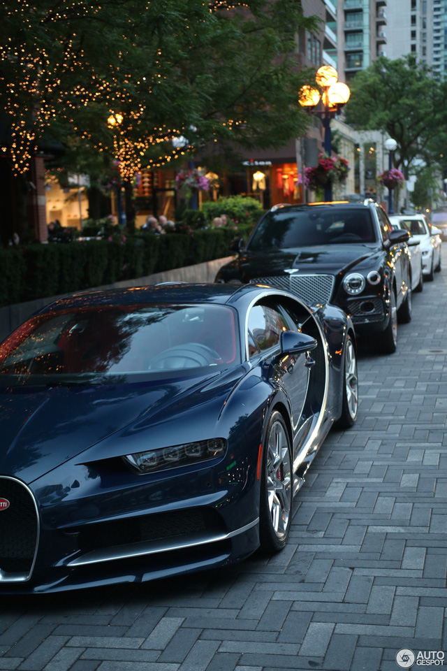 Siêu phẩm Bugatti Chiron đầu tiên cập bến Canada - Ảnh 3. Siêu phẩm Bugatti Chiron đầu tiên cập bến Canada - Ảnh 3.