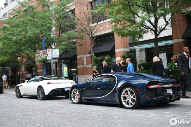 Siêu phẩm Bugatti Chiron đầu tiên cập bến Canada - Ảnh 2. Siêu phẩm Bugatti Chiron đầu tiên cập bến Canada - Ảnh 2.