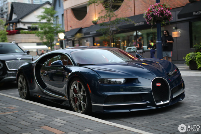 Siêu phẩm Bugatti Chiron đầu tiên cập bến Canada - Ảnh 8. Siêu phẩm Bugatti Chiron đầu tiên cập bến Canada - Ảnh 8.