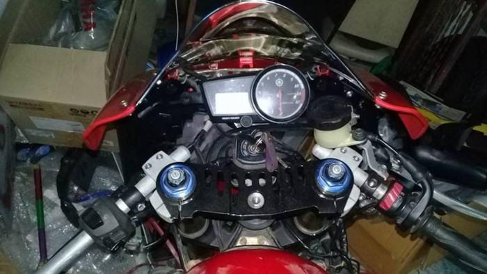 “Sốc” với Yamaha R15 độ thành superbike R1 y như xe thật ảnh 4