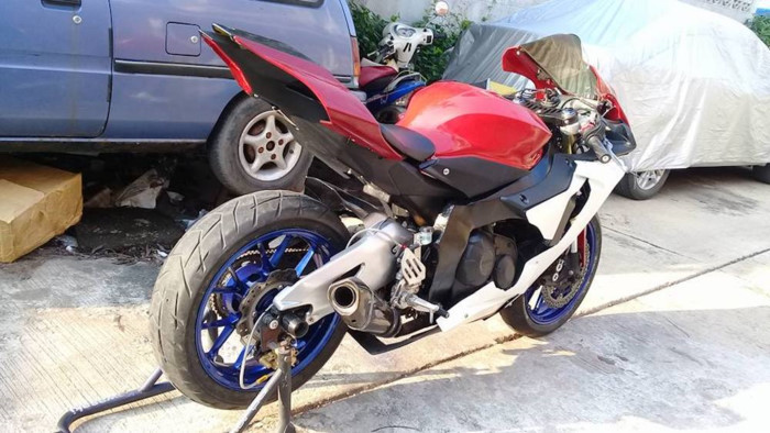 “Sốc” với Yamaha R15 độ thành superbike R1 y như xe thật ảnh 8