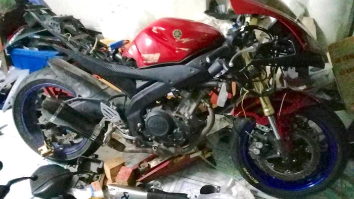 “Sốc” với Yamaha R15 độ thành superbike R1 y như xe thật ảnh 2