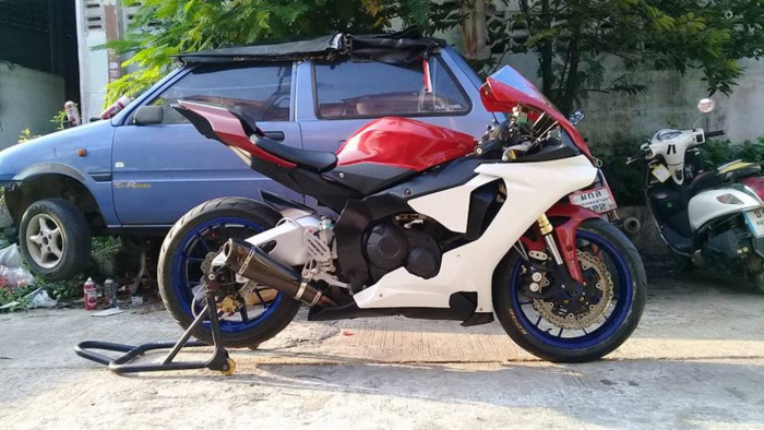 “Sốc” với Yamaha R15 độ thành superbike R1 y như xe thật ảnh 7