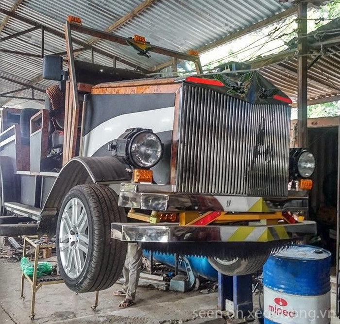 Thú vị “siêu xe” tổng hợp Rolls-Royce, Mercedes, BMW ở Hà Nội ảnh 2