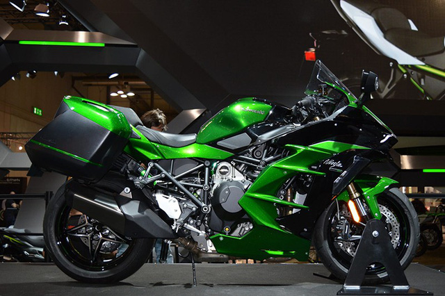 Kawasaki H2 SX chính thức ra mắt cuối năm 2017 vừa qua tại triển lãm EICMA (Ý).