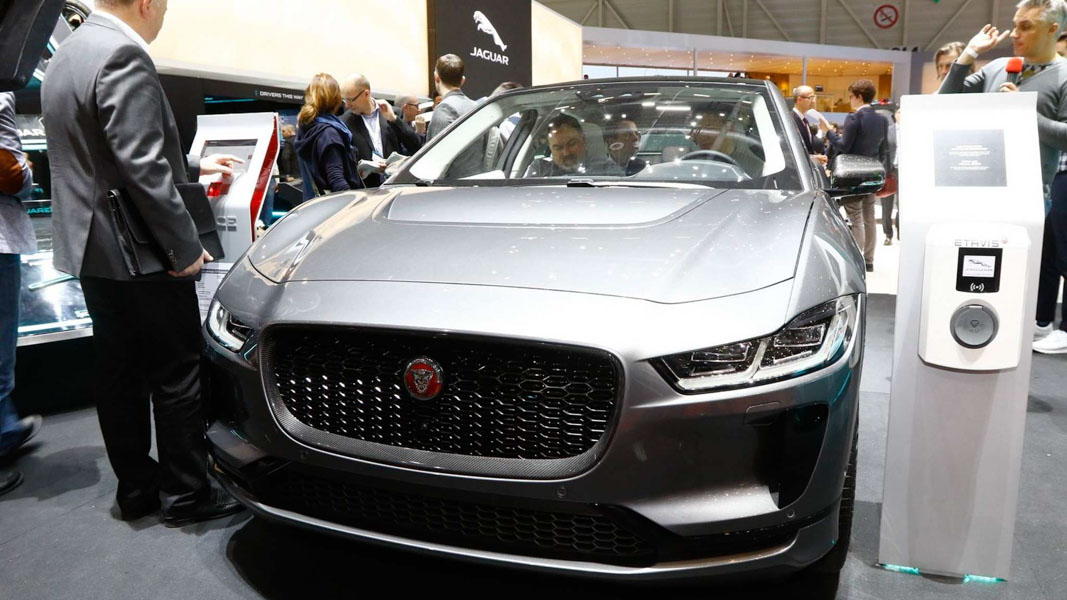 Chạm mặt SUV I-Pace chạy điện đầu tiên của ''báo đốm'' tại Geneva 2018 - 4