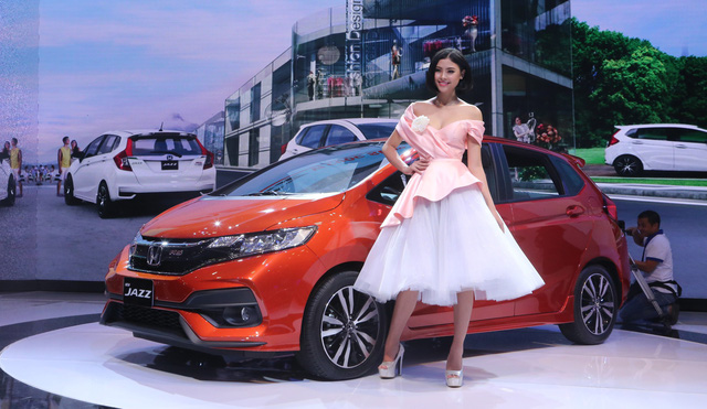 Sau nhiều lần trưng bày để thăm dò thị hiếu, cuối cùng Honda Việt Nam cũng đã quyết định nhập khẩu Jazz từ Thái Lan
