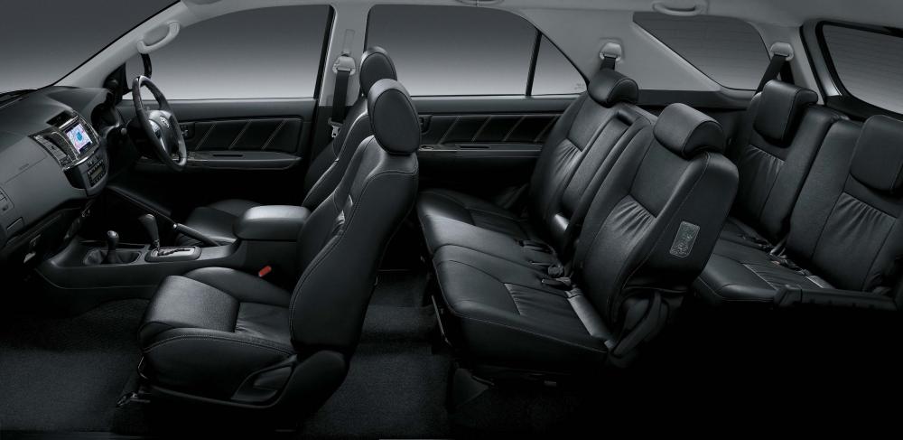 Nội thất Toyota Fortuner 2015 được nâng cấp và tích hợp nhiều tiện ích mới 344