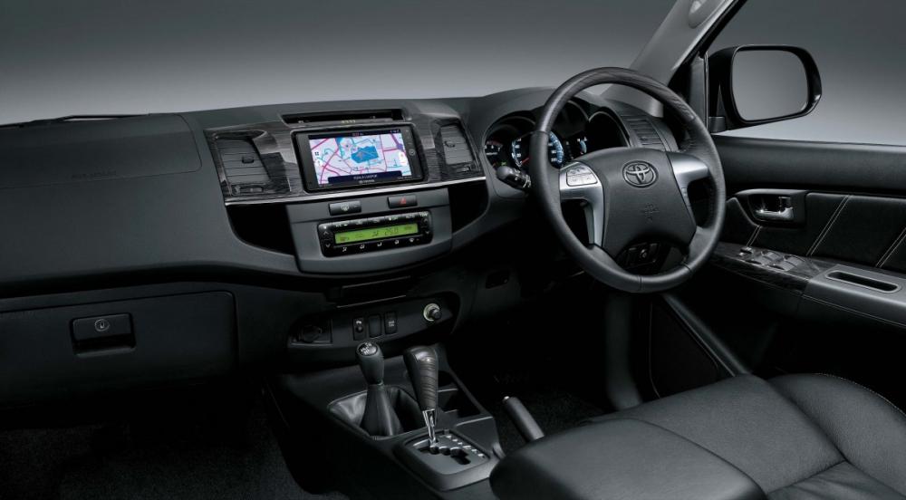 Nội thất Toyota Fortuner 2015 được nâng cấp và tích hợp nhiều tiện ích mới 2