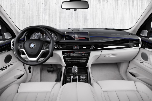 Nội thất của BMW X5 xDrive40e được bổ sung nhiều tiện ích và tính năng độc quyền 1