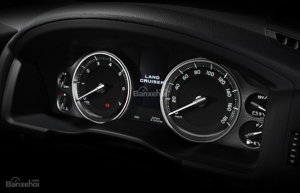 Toyota Land Cruiser 200 2016 10