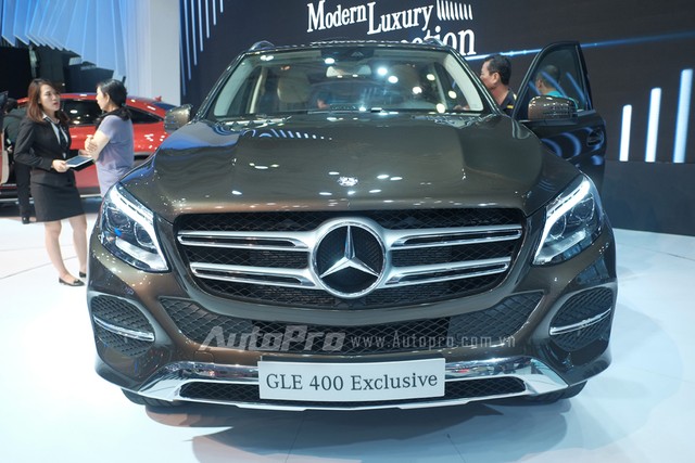 Hãng xe logo ngôi sao 3 cánh mang đến triển lãm hai sản phẩm là GLE 400 4MATIC Exclusive và GLE 450 AMG 4MATIC Coupe. Ảnh: Hiển Xăm.