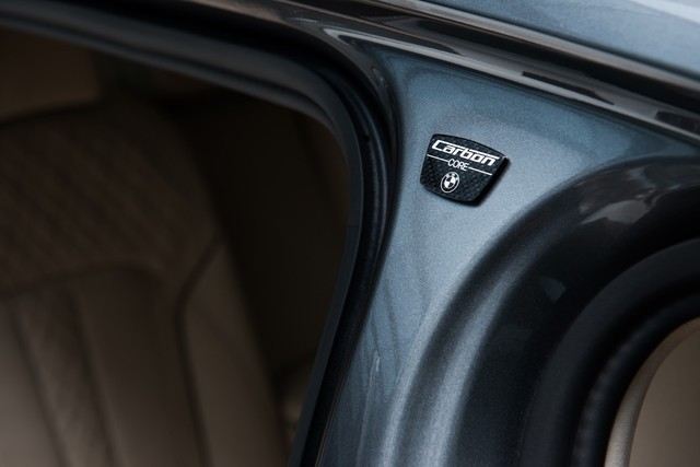 Sử dụng sợi carbon giúp BMW 7-Series 2016 giảm trọng lượng.