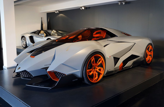 Lamborghini Egoista được thiết kế vào năm 2013 để đánh dấu ngày kỷ niệm 50 năm thành lập của hãng Lamborghini.