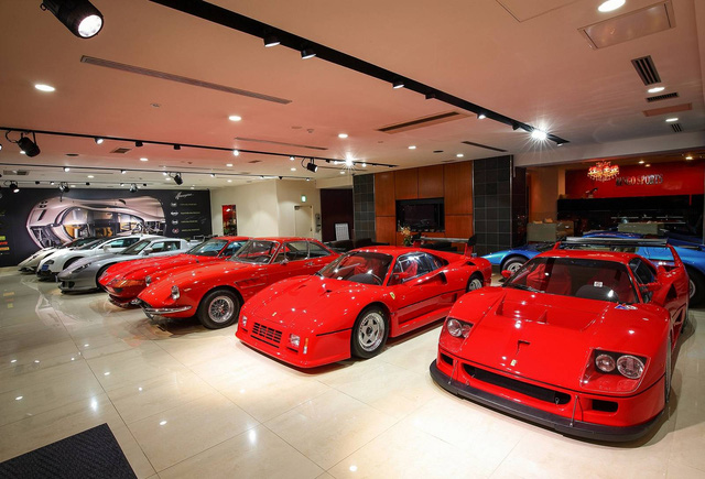 Trong showroom của Bingo Sports, bạn có thể tìm thấy những chiếc ô tô cổ đến siêu xe đời mới của Đức và Ý.
