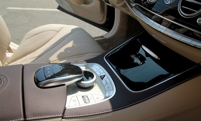 Cụm điều khiển trung tâm của Mercedes S65 AMG.