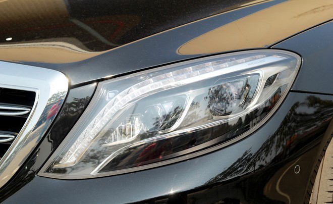 Mercedes S65 AMG sử dụng hệ thống đèn pha full LED.